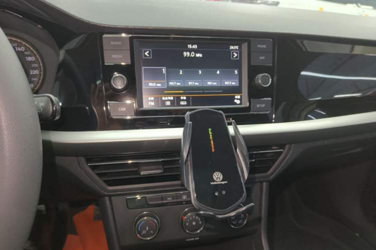 Used Volkswagen Lavida 2018 1.5L Automatic Comfort Edition China V Standard Audio And AC Panel