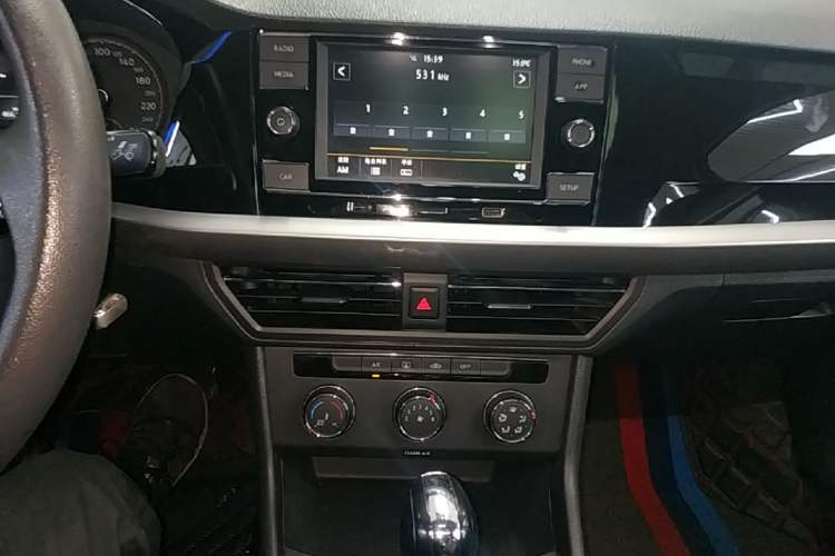 Used Volkswagen Lavida 2018 1.5L Automatic Comfort Edition China V Standard Audio And AC Panel