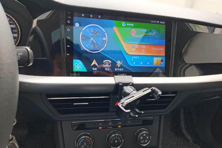 Used Volkswagen Lavida 2018 1.5L Automatic Comfort Edition China V Standard Audio And AC Panel