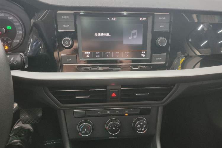 Used Volkswagen Lavida 2018 1.5L Automatic Comfort Edition China V Standard Audio And AC Panel