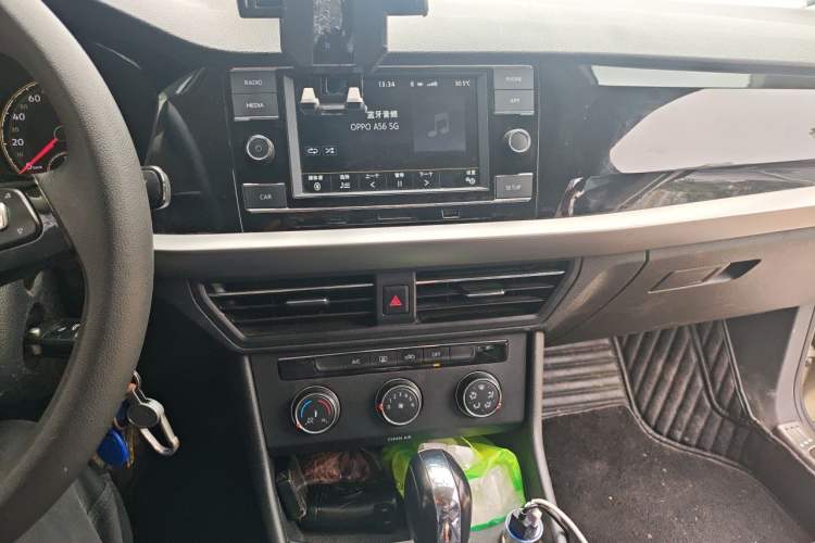 Used Volkswagen Lavida 2018 1.5L Automatic Comfort Edition China V Standard Audio And AC Panel
