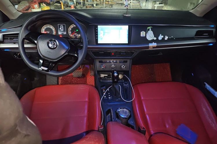 Used Volkswagen Lavida 2018 1.5L Automatic Fashion Edition China V Standard Center Console