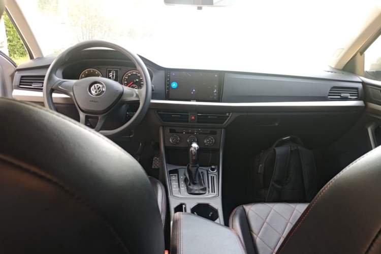 Used Volkswagen Lavida 2018 1.5L Automatic Fashion Edition China V Standard Center Console