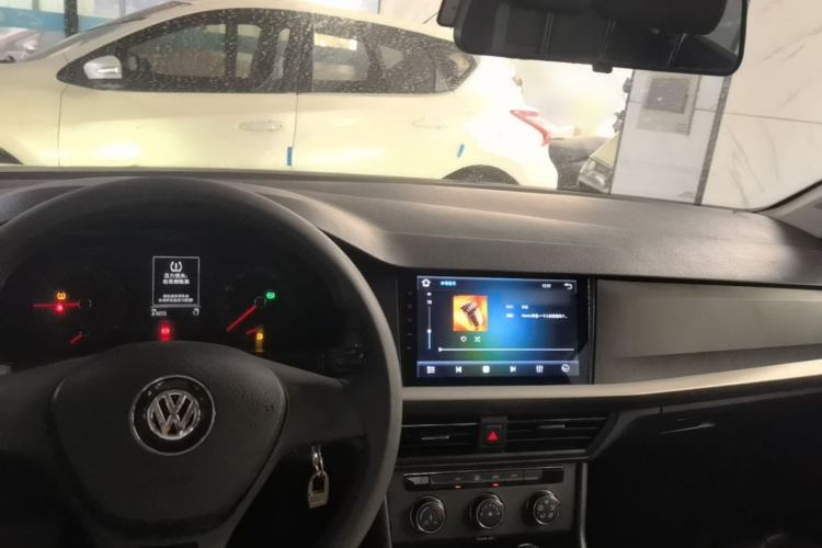 Used Volkswagen Lavida 2018 1.5L Automatic Fashion Edition China V Standard Center Console