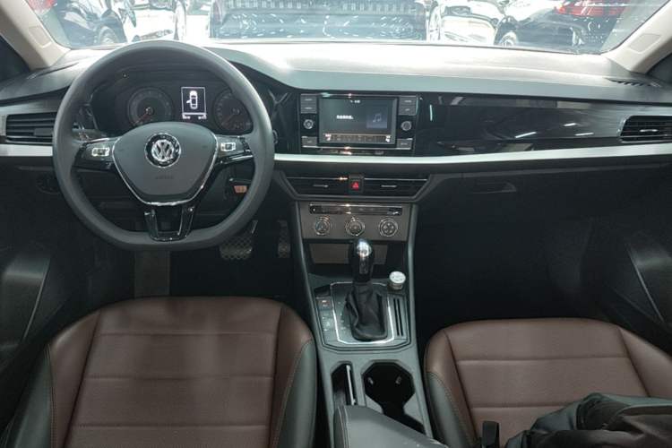 Used Volkswagen Lavida 2018 1.5L Automatic Comfort Edition China V Standard Center Console