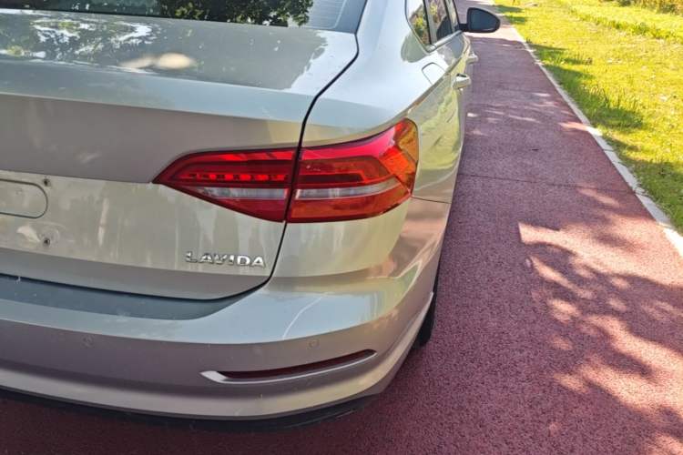 Used Volkswagen Lavida 2018 1.5L Automatic Fashion Edition China V Standard Exterior 3