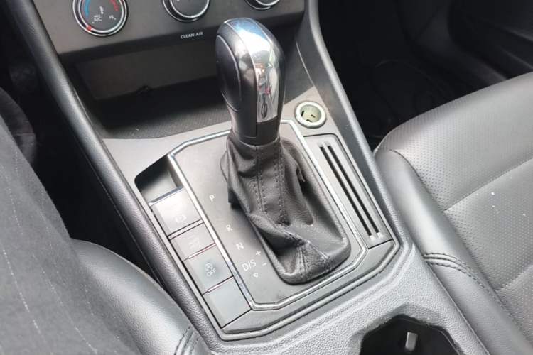 Used Volkswagen Lavida 2018 1.5L Automatic Comfort Edition China V Standard Gear Lever