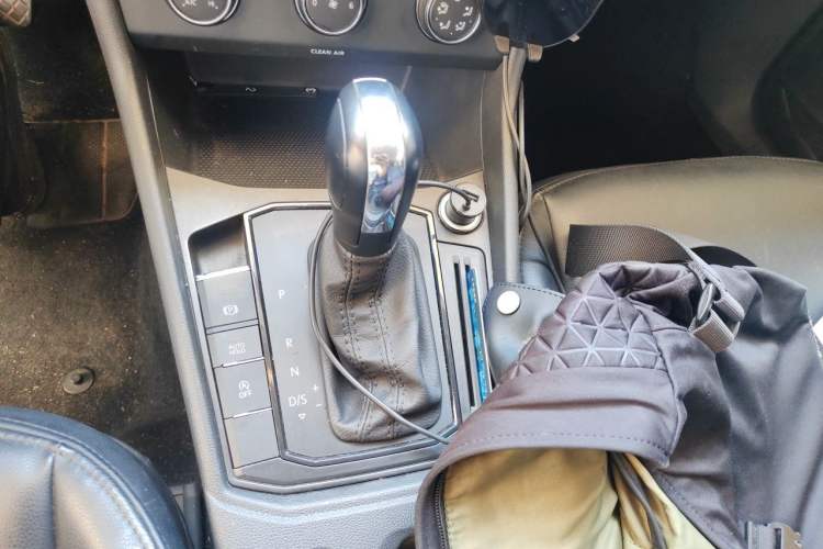 Used Volkswagen Lavida 2018 1.5L Automatic Fashion Edition China V Standard Gear Lever