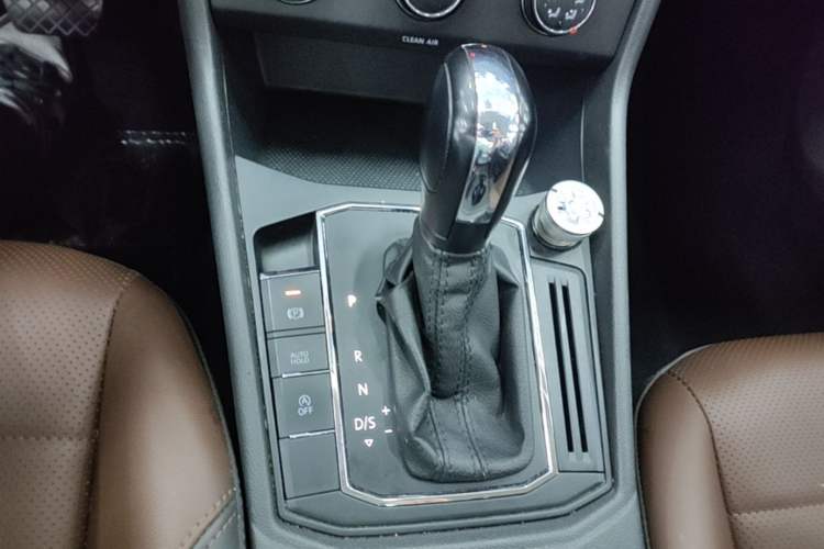 Used Volkswagen Lavida 2018 1.5L Automatic Comfort Edition China V Standard Gear Lever
