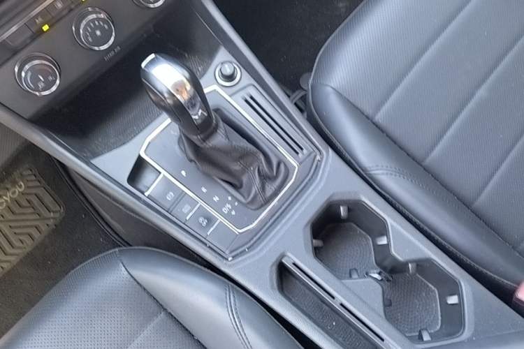 Used Volkswagen Lavida 2018 1.5L Automatic Comfort Edition China V Standard Gear Lever