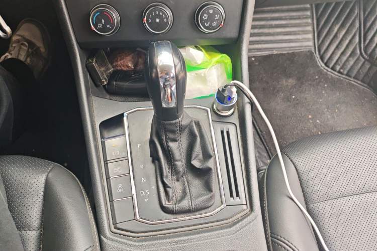 Used Volkswagen Lavida 2018 1.5L Automatic Comfort Edition China V Standard Gear Lever