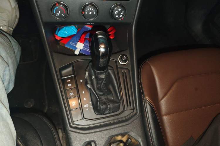 Used Volkswagen Lavida 2018 1.5L Automatic Fashion Edition China V Standard Gear Lever