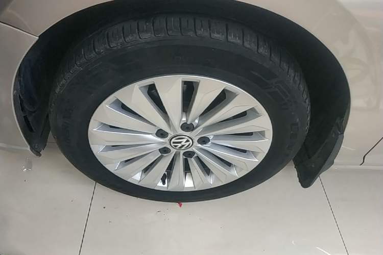 Used Volkswagen Lavida 2018 1.5L Automatic Comfort Edition China V Standard Left Front Wheel Hub