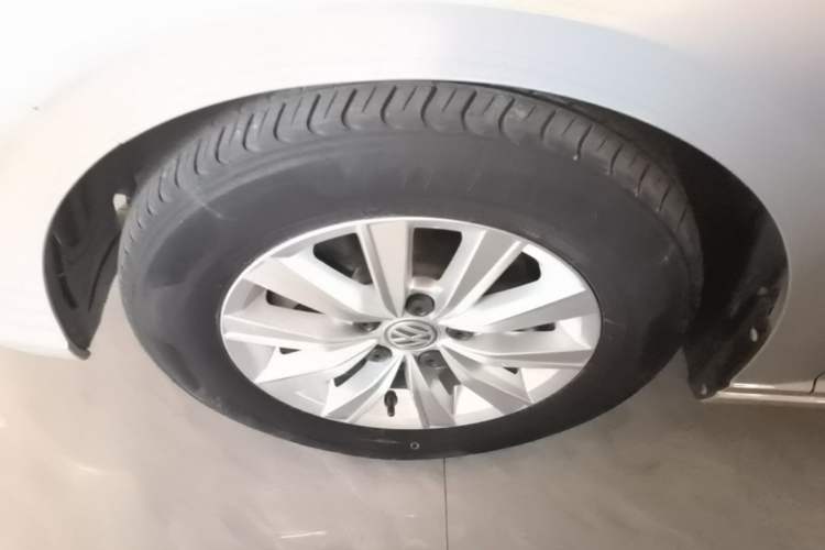Used Volkswagen Lavida 2018 1.5L Automatic Fashion Edition China V Standard Left Front Wheel Hub