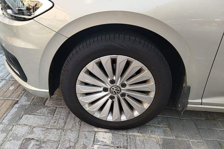Used Volkswagen Lavida 2018 1.5L Automatic Comfort Edition China V Standard Left Front Wheel Hub