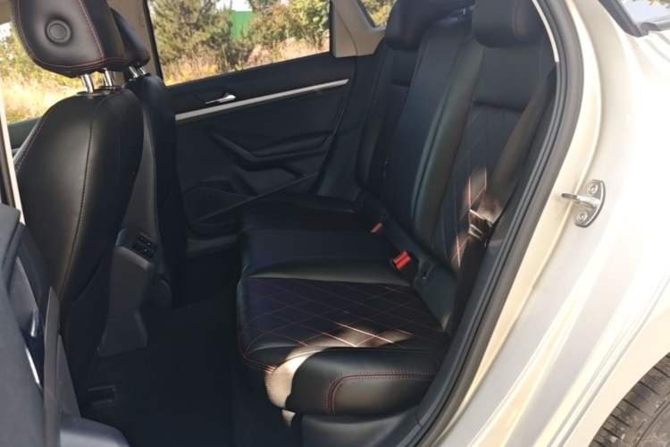 Used Volkswagen Lavida 2018 1.5L Automatic Fashion Edition China V Standard Left Rear Seat