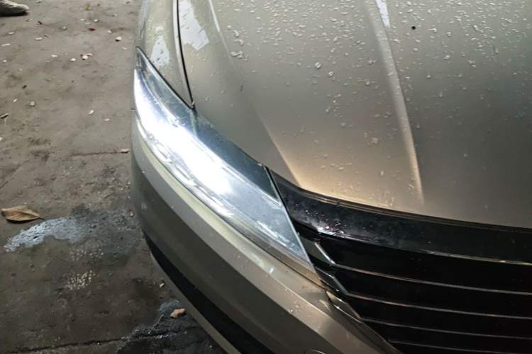 Used Volkswagen Lavida 2018 1.5L Automatic Fashion Edition China V Standard Right Front Headlight