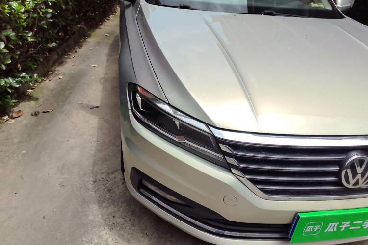 Used Volkswagen Lavida 2018 1.5L Automatic Comfort Edition China V Standard Right Front Headlight