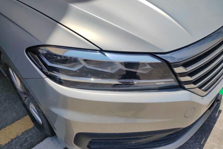 Used Volkswagen Lavida 2018 1.5L Automatic Fashion Edition China V Standard Right Front Headlight