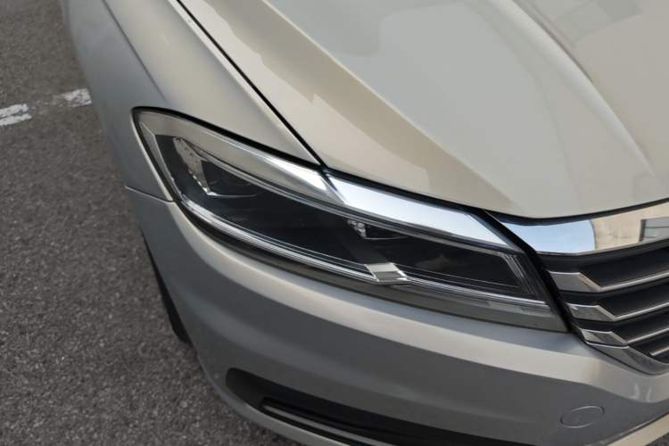 Used Volkswagen Lavida 2018 1.5L Automatic Comfort Edition China V Standard Right Front Headlight
