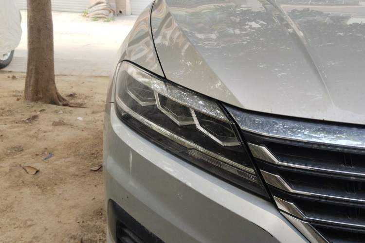 Used Volkswagen Lavida 2018 1.5L Manual Fashion Edition China V Standard Right Front Headlight