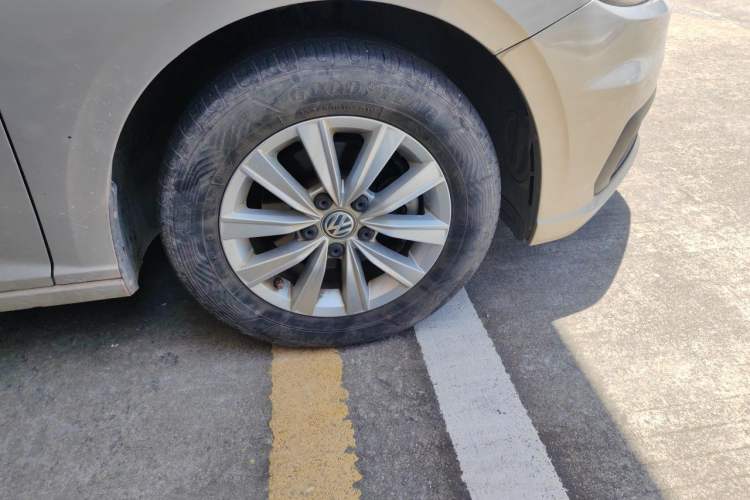 Used Volkswagen Lavida 2018 1.5L Automatic Fashion Edition China V Standard Right Front Wheel Hub