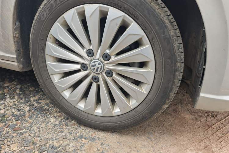 Used Volkswagen Lavida 2018 1.5L Automatic Comfort Edition China V Standard Right Front Wheel Hub