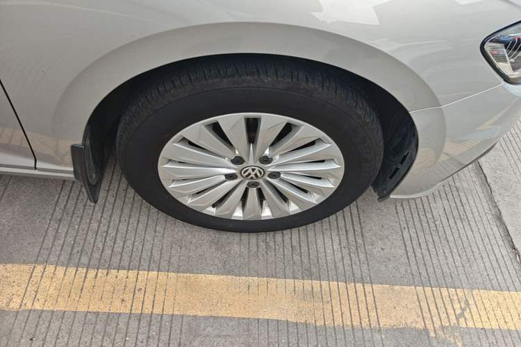 Used Volkswagen Lavida 2018 280TSI DSG Comfort Edition China V Standard Right Front Wheel Hub