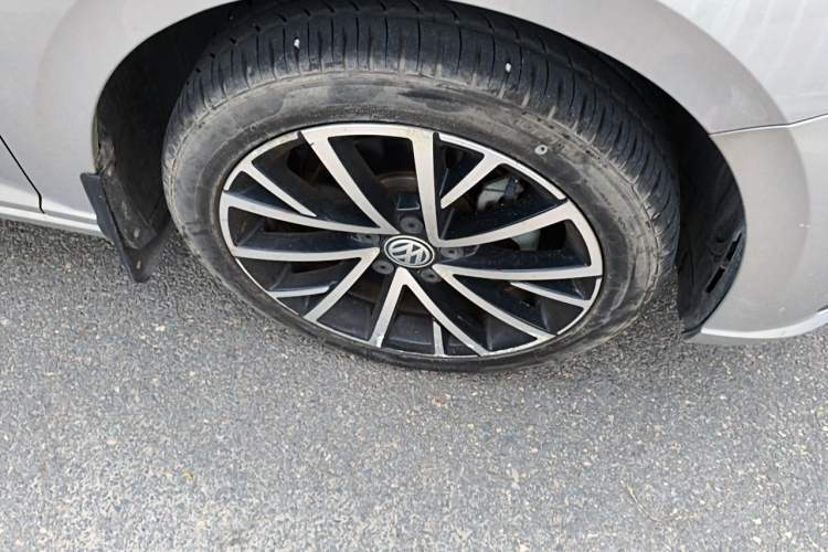 Used Volkswagen Lavida 2018 280TSI DSG Luxury Edition China V Standard Right Front Wheel Hub