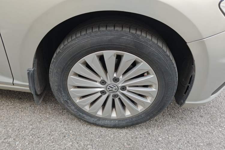 Used Volkswagen Lavida 2018 1.5L Automatic Comfort Edition China V Standard Right Front Wheel Hub
