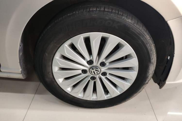 Used Volkswagen Lavida 2018 1.5L Automatic Comfort Edition China V Standard Right Front Wheel Hub