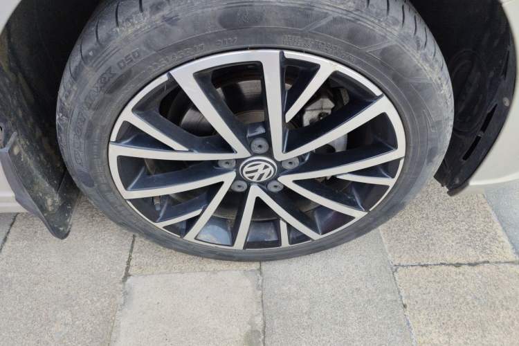 Used Volkswagen Lavida 2018 280TSI DSG Luxury Edition China V Standard Right Front Wheel Hub