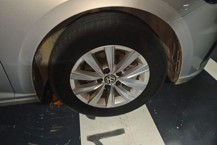 Used Volkswagen Lavida 2018 1.5L Automatic Fashion Edition China V Standard Right Front Wheel Hub