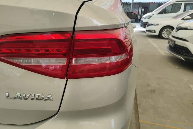 Used Volkswagen Lavida 2018 1.5L Automatic Comfort Edition China V Standard Right Rear Taillight