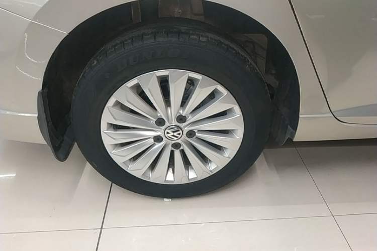 Used Volkswagen Lavida 2018 1.5L Automatic Comfort Edition China V Standard Right Rear Wheel Hub