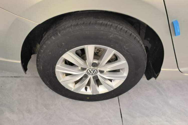 Used Volkswagen Lavida 2018 1.5L Automatic Fashion Edition China V Standard Right Rear Wheel Hub
