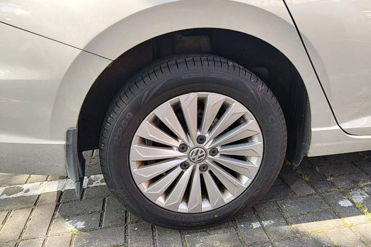 Used Volkswagen Lavida 2018 1.5L Automatic Comfort Edition China V Standard Right Rear Wheel Hub