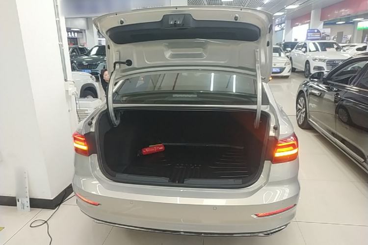 Used Volkswagen Lavida 2018 1.5L Automatic Comfort Edition China V Standard Trunk
