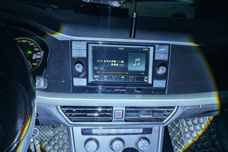 Used Volkswagen Lavida 2019 1.5L Automatic Comfort Edition China VI Standard Audio And AC Panel