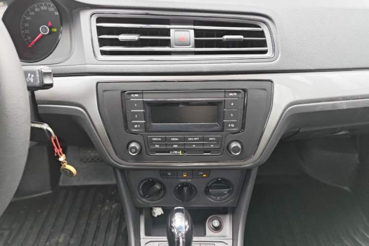 Used Volkswagen Lavida 2019 Lavida Start 1.5L Automatic Trendy Version China VI Standard Audio And AC Panel