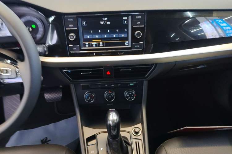 Used Volkswagen Lavida 2019 1.5L Automatic Comfort Edition China VI Standard Audio And AC Panel