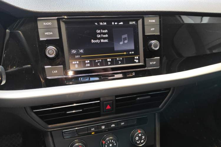 Used Volkswagen Lavida 2019 1.5L Automatic Vision Edition China VI Standard Audio And AC Panel