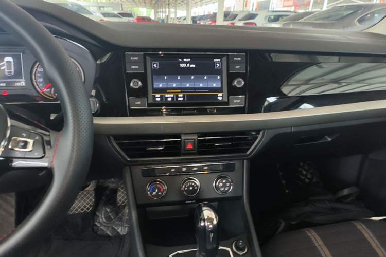 Used Volkswagen Lavida 2019 1.5L Automatic Vision Edition China VI Standard Audio And AC Panel