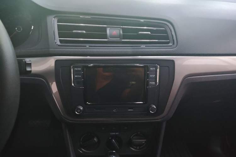 Used Volkswagen Lavida 2019 Lavida Start 1.5L Automatic Trendy Version China VI Standard Audio And AC Panel