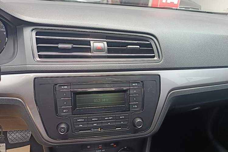 Used Volkswagen Lavida 2019 Lavida Start 1.5L Automatic Trendy Version China VI Standard Audio And AC Panel