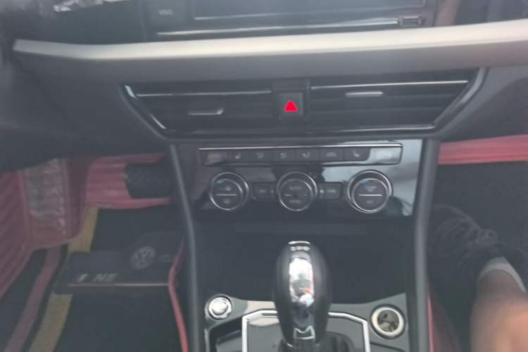 Used Volkswagen Lavida 2019 280TSI DSG Luxury Edition China VI Standard Audio And AC Panel