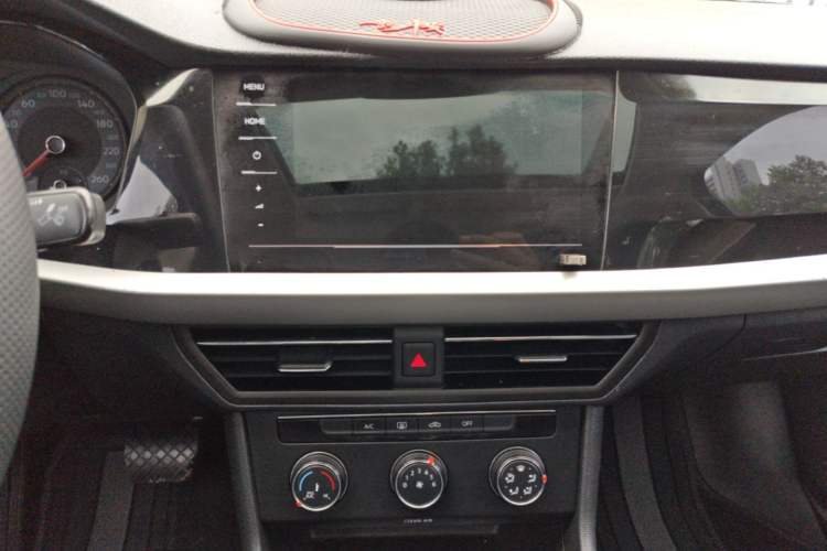 Used Volkswagen Lavida 2019 1.5L Automatic Comfort Edition China VI Standard Audio And AC Panel