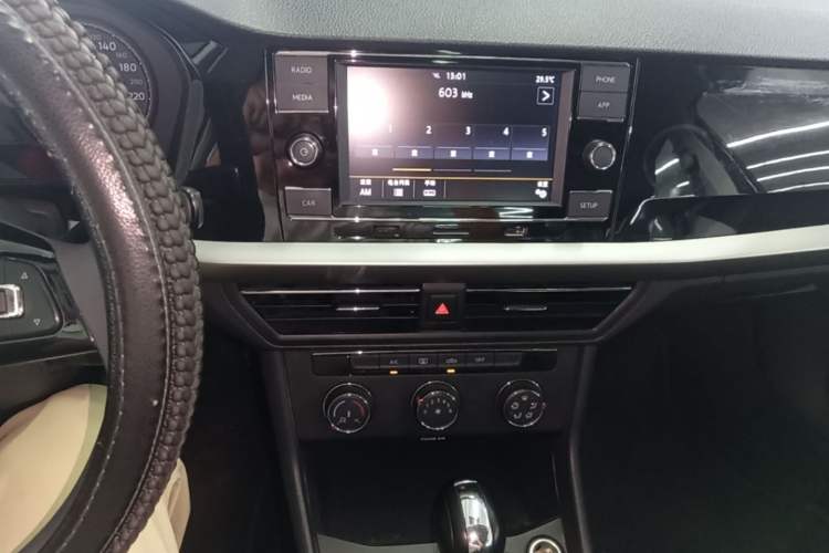 Used Volkswagen Lavida 2019 1.5L Automatic Vision Edition China VI Standard Audio And AC Panel