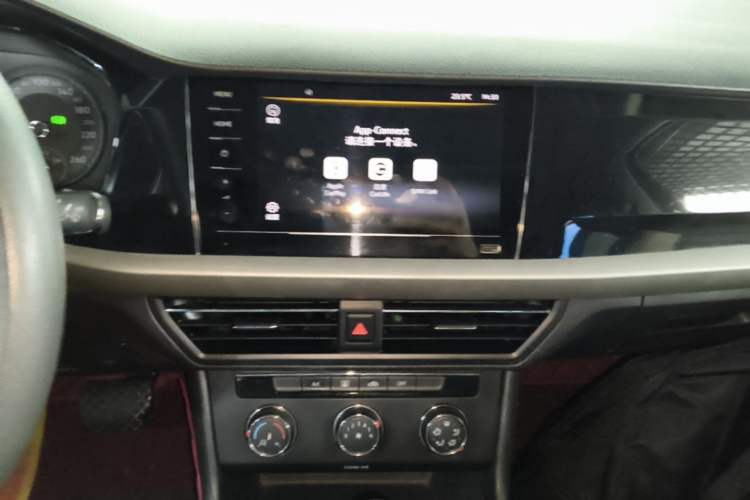Used Volkswagen Lavida 2019 1.5L Automatic Comfort Edition China VI Standard Audio And AC Panel
