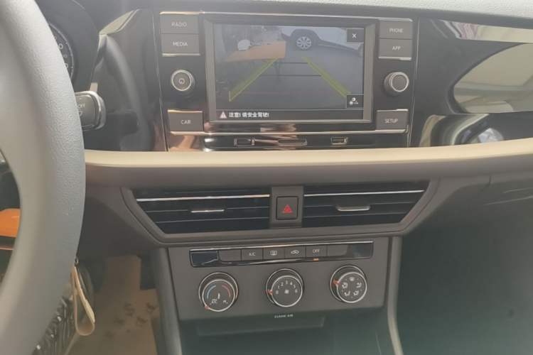 Used Volkswagen Lavida 2019 1.5L Automatic Vision Edition China VI Standard Audio And AC Panel
